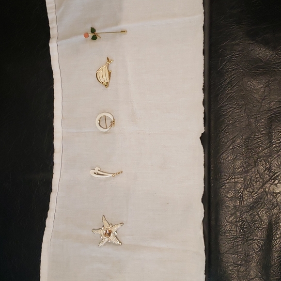 Jewelry - Jewelry/pins vintage